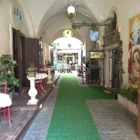 Art And History Under The King's Castle 布拉格